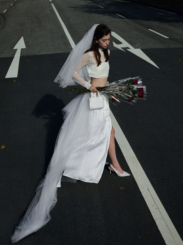 حقيبة صغيرة مطرزة من قماش شبكي مزين بالخرز من ألباني, أبيض, hi-res