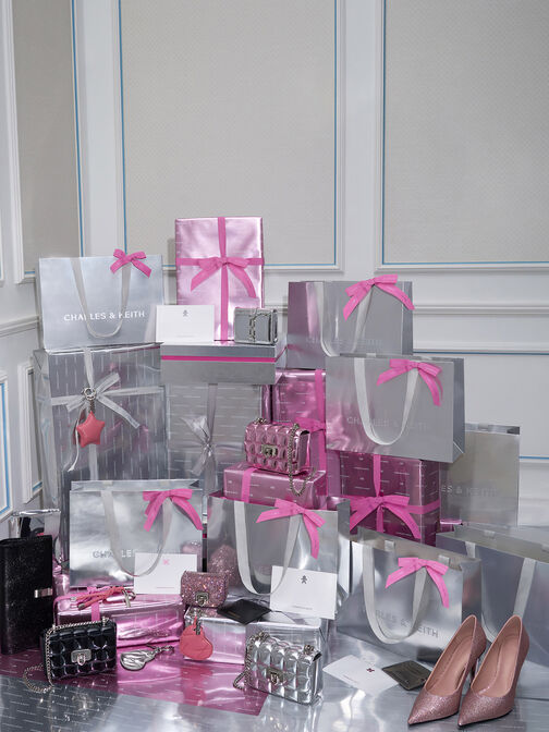 حقيبة مبطنة بنمط مربعات ومقبض على شكل سلسلة ولون معدني, وردي, hi-res