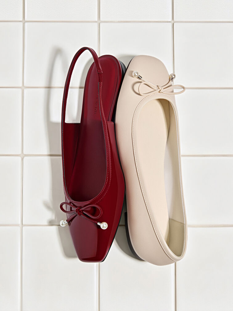 حذاء فلات باربرا لامع بحزام خلفي, أحمر, hi-res