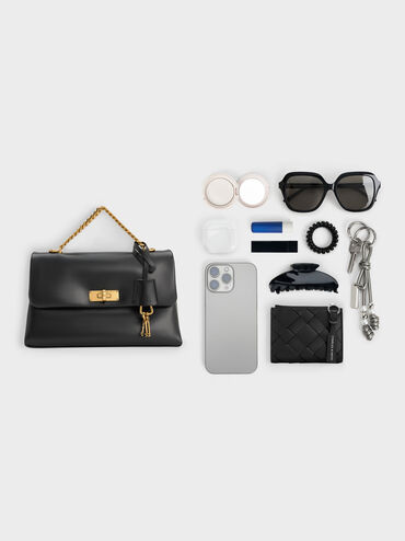 حقيبة كروس بودي كيري بسلسلة يد معدنية, أسود, hi-res