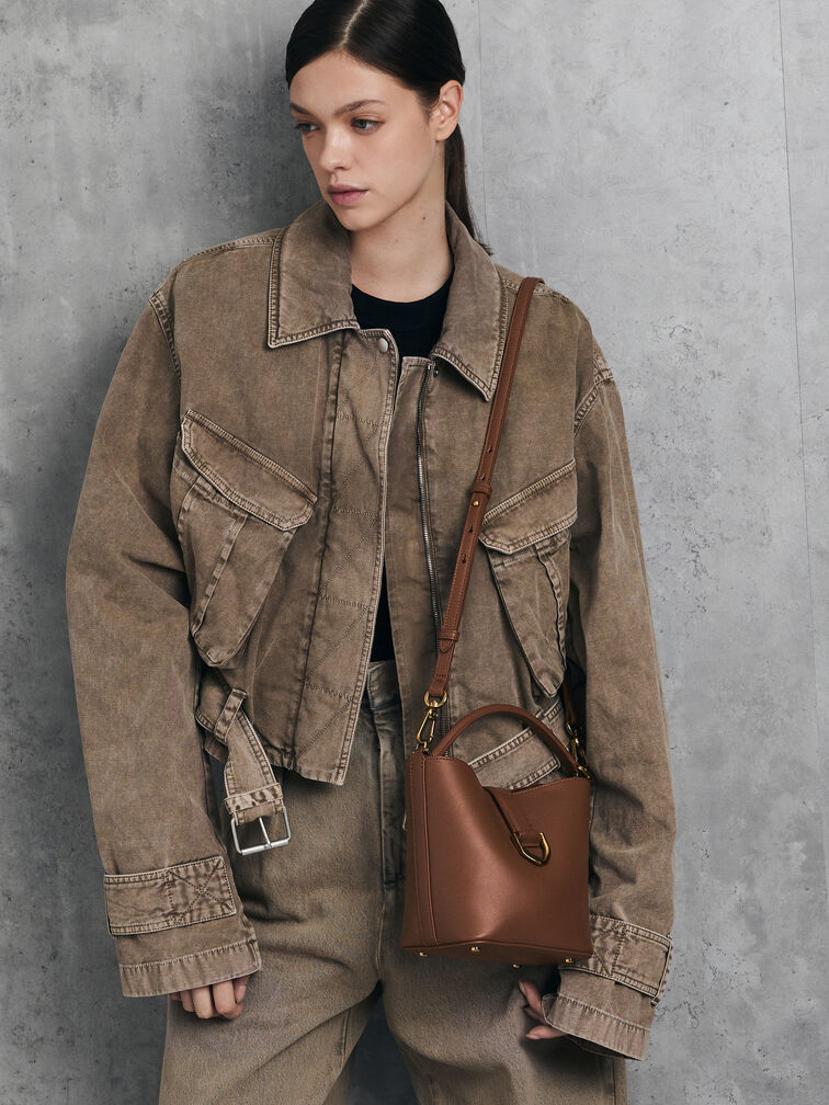 حقيبة باكت (دلو) غابين من الجلد بحزام ومقبض علوي, شوكولاتي, hi-res