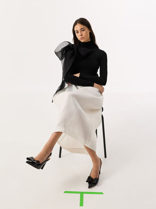 كعب جلد بحزام خلفي مع فيونكة, أسود براق, hi-res