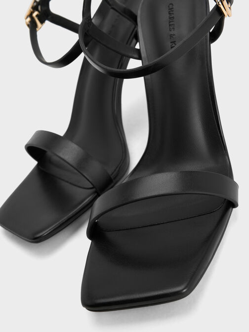 صندل بكعب عالٍ ومقدمة مربعة وحزام كاحل, أسود, hi-res