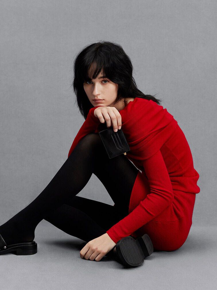 حافظة بطاقات كارلي الجلدية بتصميم متعدد الجيوب, أسود, hi-res