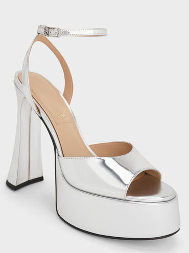 صندل ميشيل من الجلد اللامع بنعل مرتفع ولون معدني, فضي, hi-res