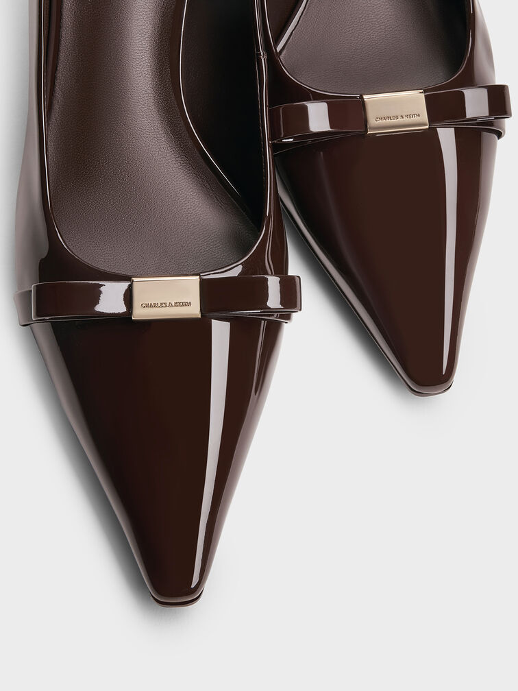 حذاء دوريان بكعب رفيع  بفيونكة ومقدمة مدببة من الجلد اللامع, بني داكن, hi-res