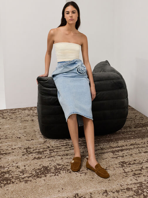 لوفرز كودي شامواه مزين بمشبك معدني ومزموم, بني, hi-res