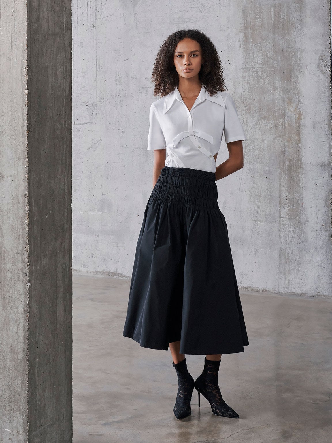 بوت كاحل من الدانتيل والشبك – أسود بملمس مميّز