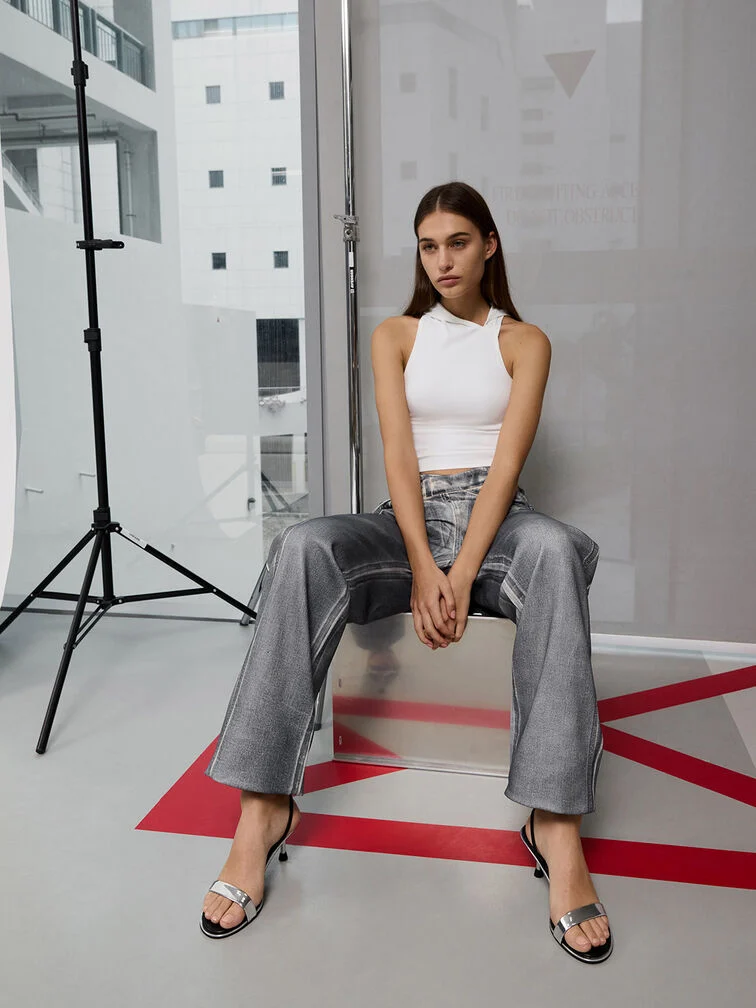 صندل نسائي بكعب قطة وسيور معدنية - باللون الفضي - تشارلز آند كيث