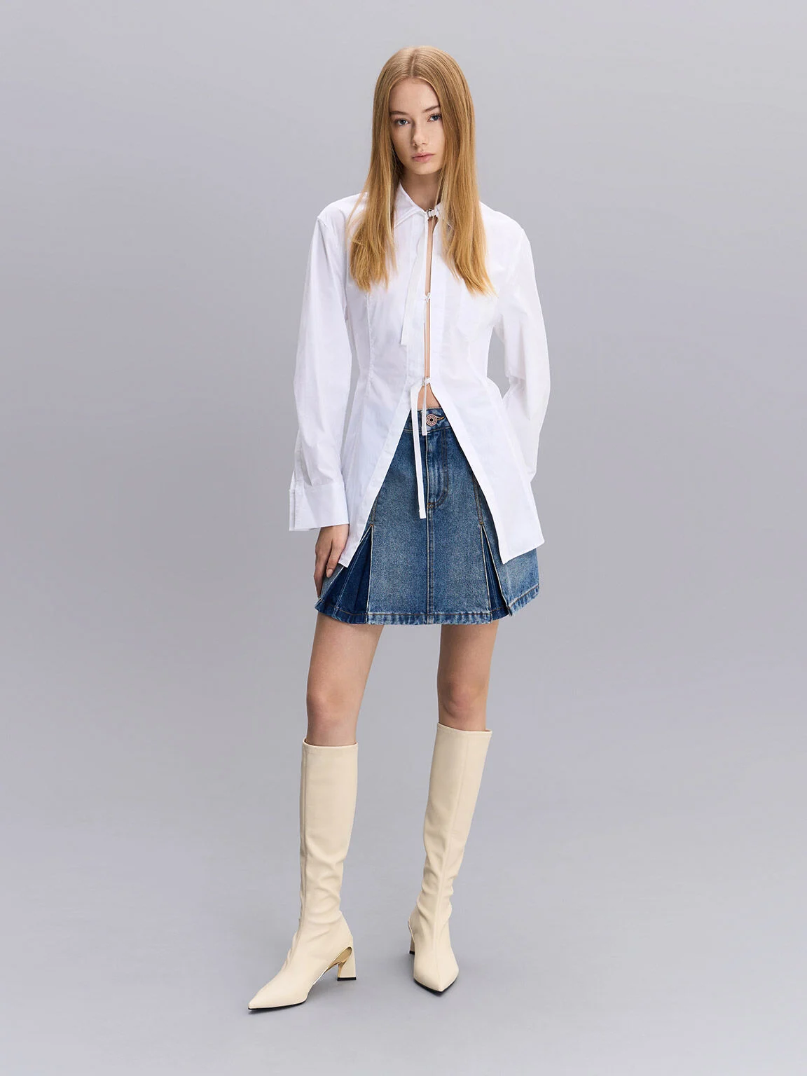  بوت ديفون بطول يصل للركبة و كعب معدني بتصميم شفرة– لون طباشيري