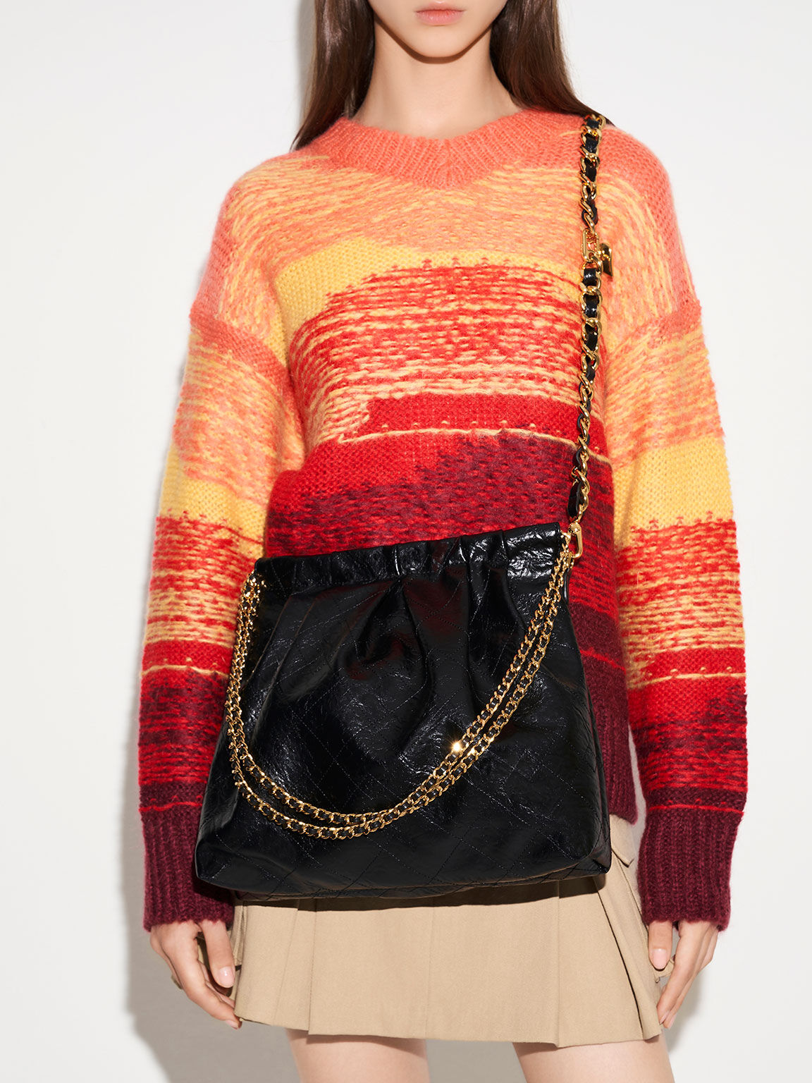 حقيبة هوبو نسائية ديو بسلسلة مزدوجة باللون الأسود - تشارلز آند كيث