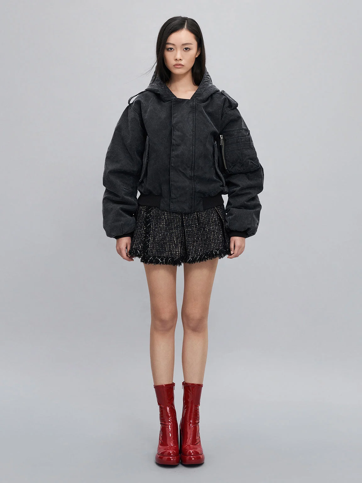 بوت دارسي اللامع برقبة للكاحل وكعب منصة – باللون الأحمر